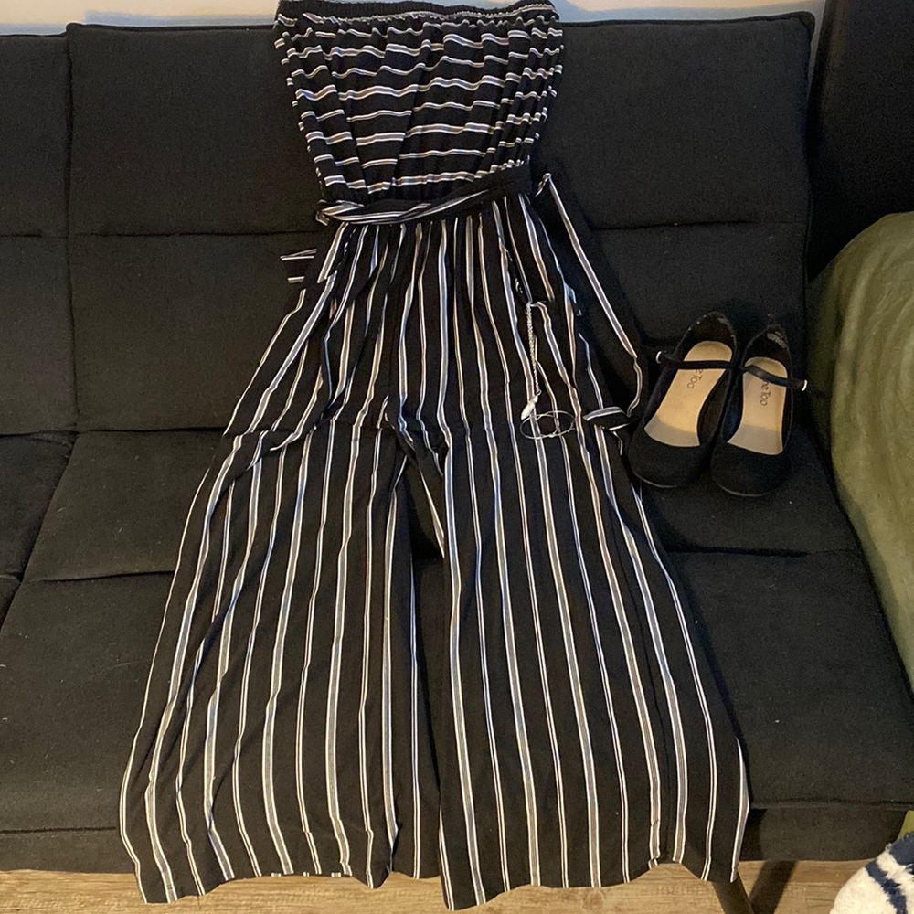 🖤 Gorgeous Black And White Striped Romper With Pockets 🤍